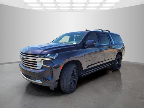 Used 2022 Chevrolet Suburban High Country w/ Premium Package 2 AWD/4WD image 8