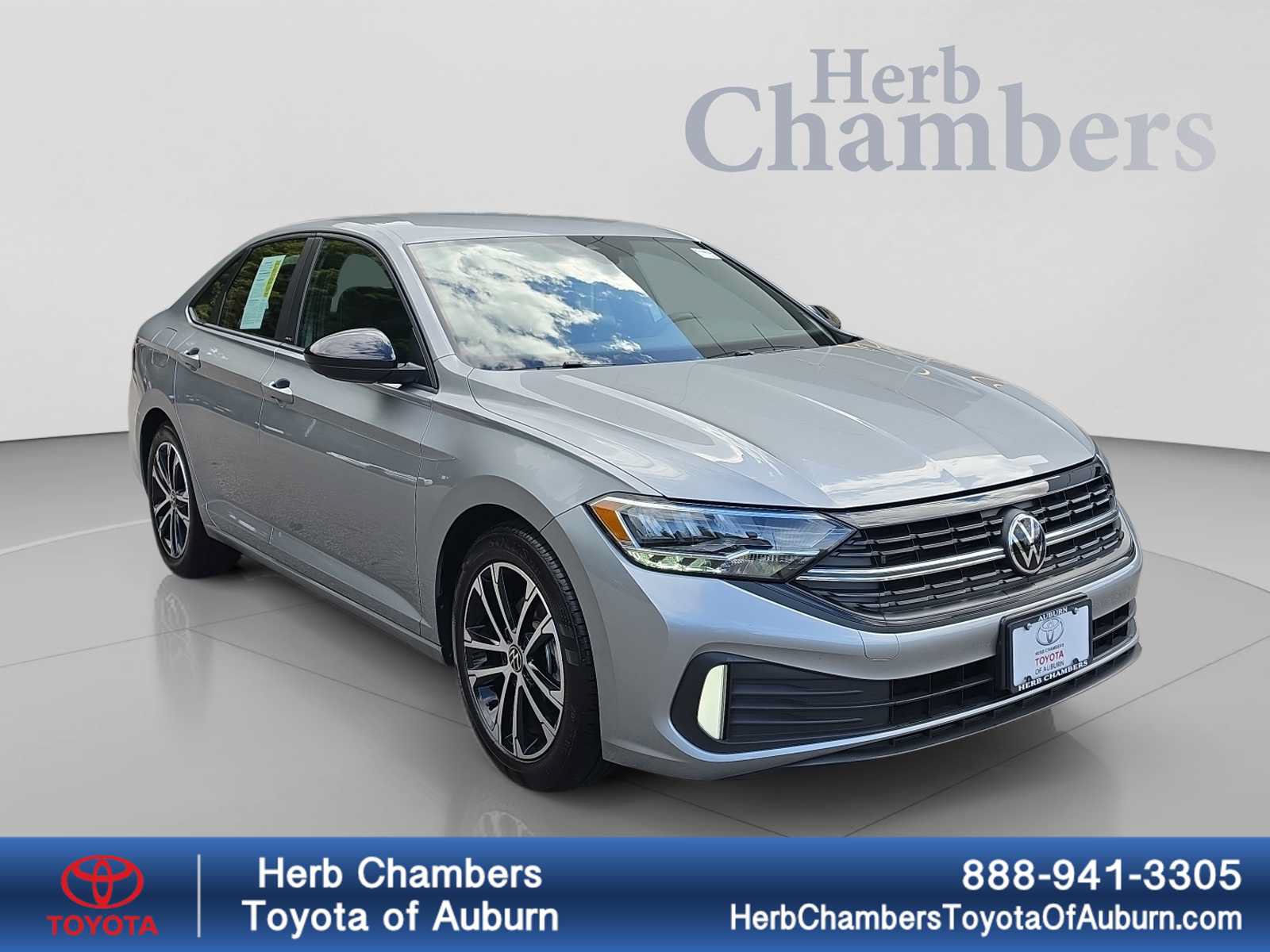 Used 2023 Volkswagen Jetta Sport FWD image 1