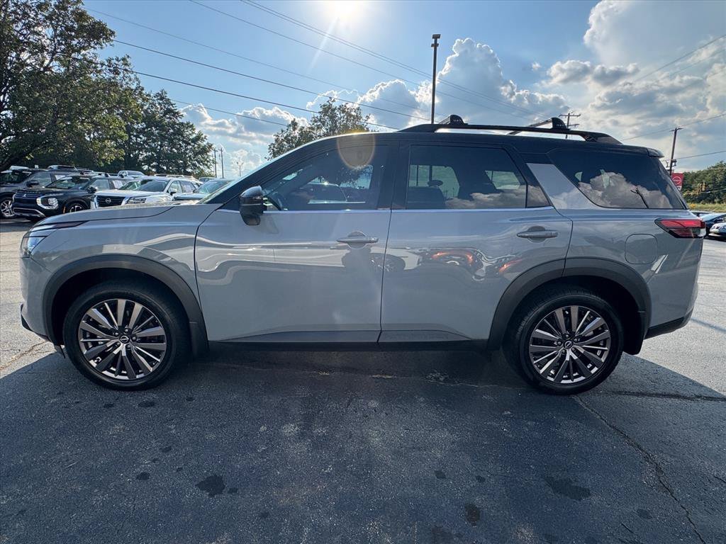 Certified 2024 Nissan Pathfinder SL w/ SL Premium Package FWD image 6