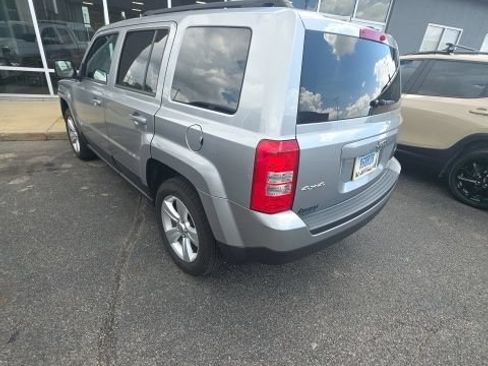 Used 2015 Jeep Patriot Latitude AWD/4WD image 7