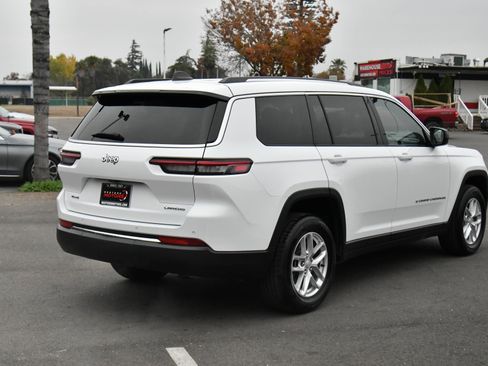 Used 2023 Jeep Grand Cherokee L Laredo image 8