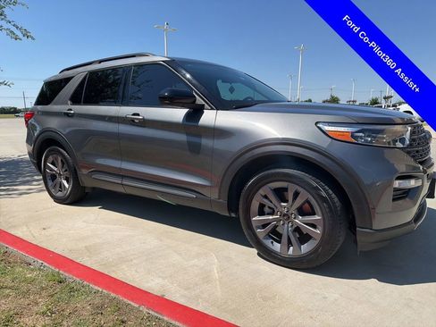 Used 2023 Ford Explorer XLT w/ Equipment Group 202A RWD image 9