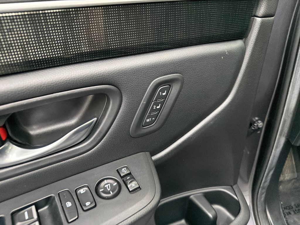 Used 2025 Honda Pilot Black Edition image 12