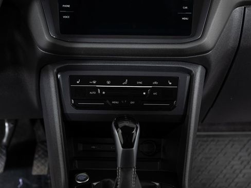 Used 2023 Volkswagen Tiguan SE image 37