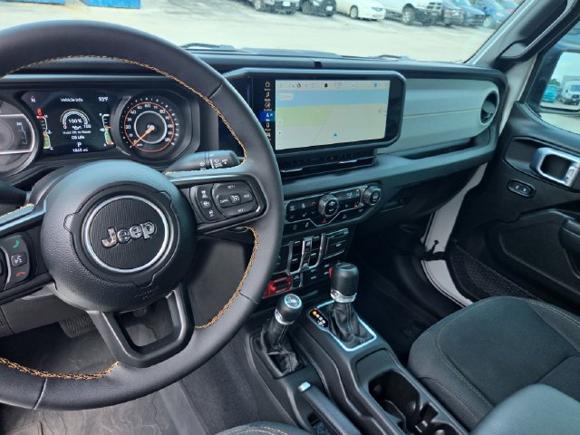 Used 2024 Jeep Gladiator Mojave AWD/4WD image 17