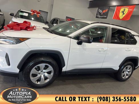 Used 2021 Toyota RAV4 LE image 3