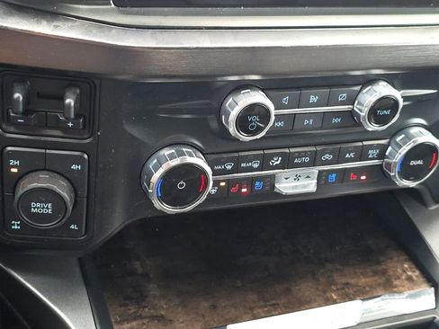 Used 2023 Ford F250 Lariat w/ Lariat Ultimate Package AWD/4WD image 19