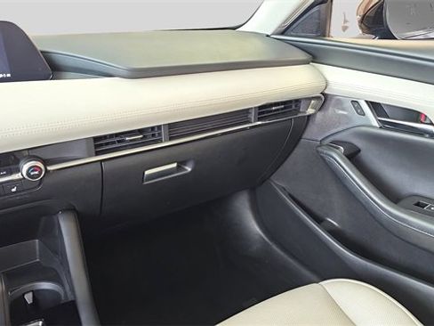 Used 2022 MAZDA MAZDA3 s image 22