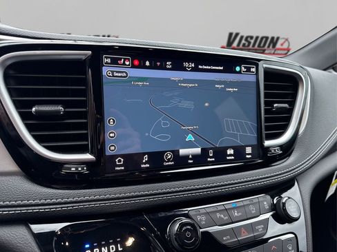 Used 2024 Chrysler Pacifica Limited w/ S Appearance Package image 29