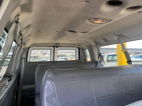 Used 2006 Ford E-350 and Econoline 350 XLT image 12