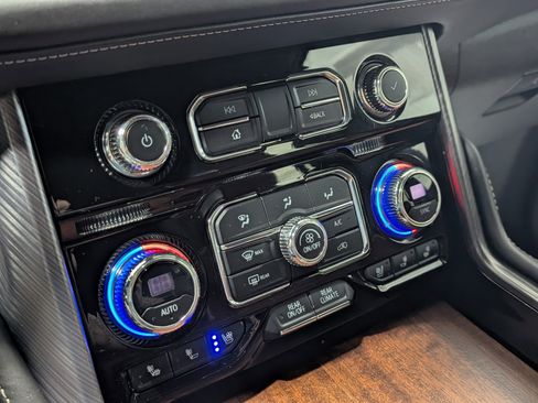 Used 2023 GMC Yukon Denali Ultimate image 23