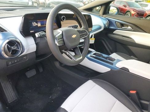 New 2026 Chevrolet Equinox EV LT image 9