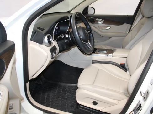 Used 2021 Mercedes-Benz GLC 300 4MATIC image 7