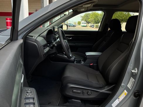 Used 2025 Honda CR-V EX image 10