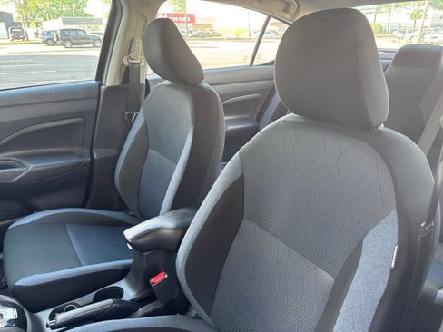 Used 2025 Nissan Versa SV FWD image 31