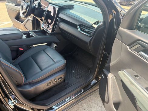 Used 2025 GMC Acadia AT4 w/ Super Cruise Package AWD/4WD image 18