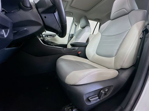 Used 2021 Toyota RAV4 XLE Premium FWD image 13