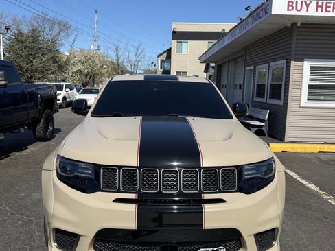 Used 2018 Jeep Grand Cherokee Trackhawk image 3