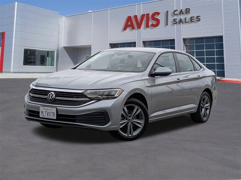 Used 2024 Volkswagen Jetta SE image 1