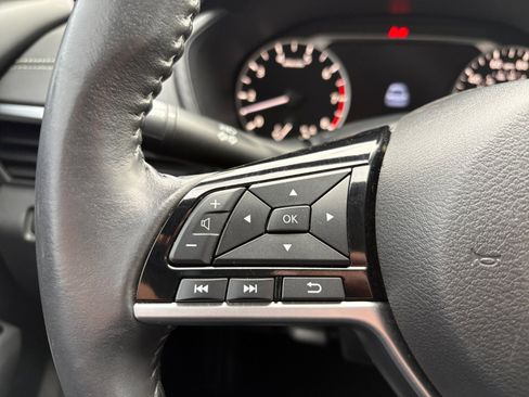 Used 2022 Nissan Altima 2.5 SV w/ SV Premium Package image 15