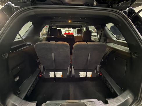 Used 2018 Ford Explorer XLT FWD image 19