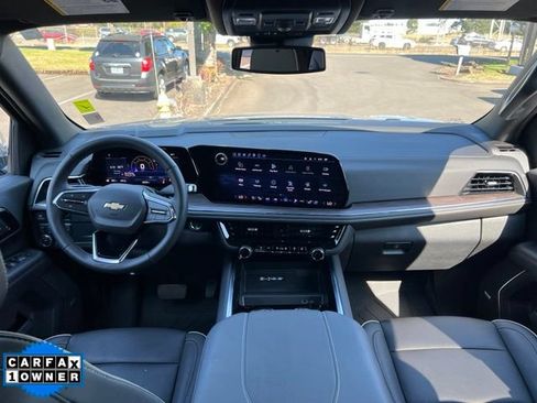 Used 2025 Chevrolet Suburban Premier AWD/4WD image 16