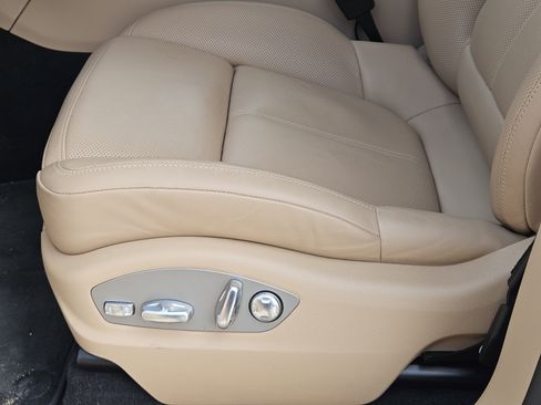 Certified 2026 Porsche Macan image 23