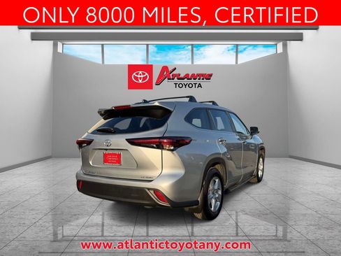 Certified 2025 Toyota Highlander LE AWD/4WD image 6