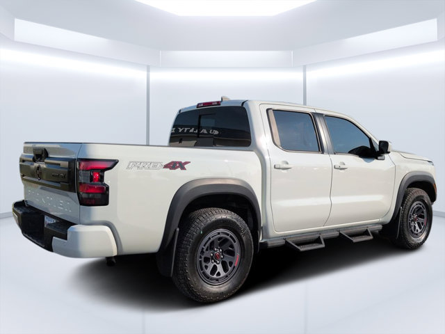 Used 2025 Nissan Frontier PRO-4X AWD/4WD image 3