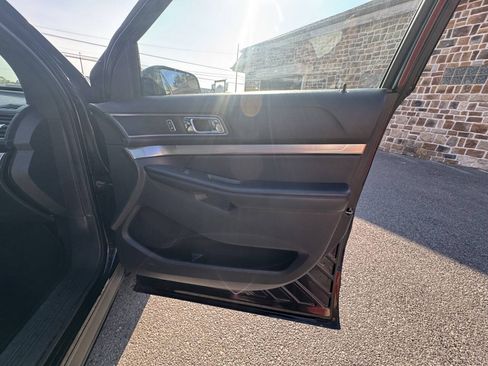 Used 2018 Ford Explorer XLT w/ Equipment Group 202A AWD/4WD image 30