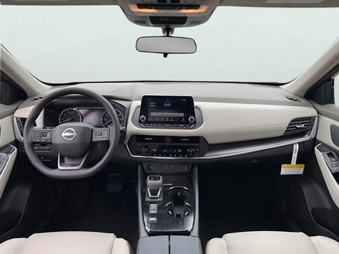 Certified 2025 Nissan Rogue SV w/ SV Premium Package image 15