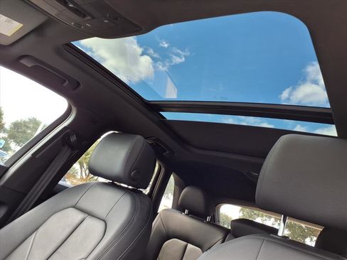 Used 2020 Audi Q3 2.0T Premium Plus w/ Premium Plus Package image 5