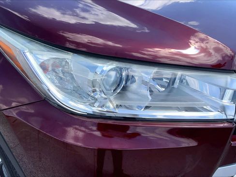 Used 2019 Toyota Highlander LE image 27
