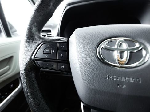 Used 2023 Toyota Sienna LE AWD/4WD image 32