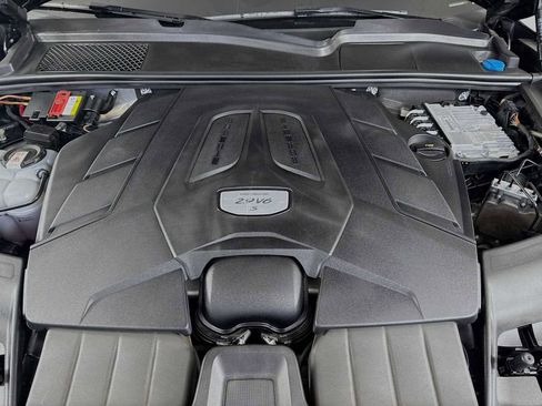 Used 2022 Porsche Cayenne S image 24