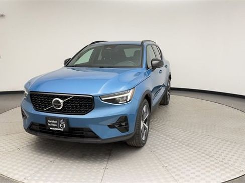 Certified 2025 Volvo XC40 B5 Plus image 7