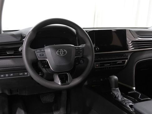 Used 2025 Toyota Camry LE image 6