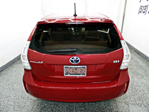 Used 2014 Toyota Prius V Five image 5