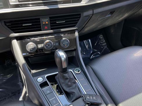 Used 2020 Volkswagen Jetta SE image 43