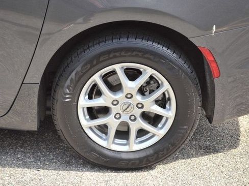 Used 2023 Chrysler Pacifica Touring-L FWD image 12