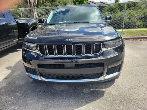 Used 2022 Jeep Grand Cherokee L Limited AWD/4WD image 2
