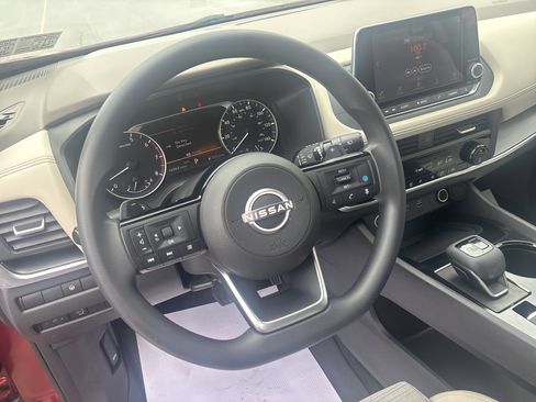 Used 2023 Nissan Rogue SV AWD/4WD image 17