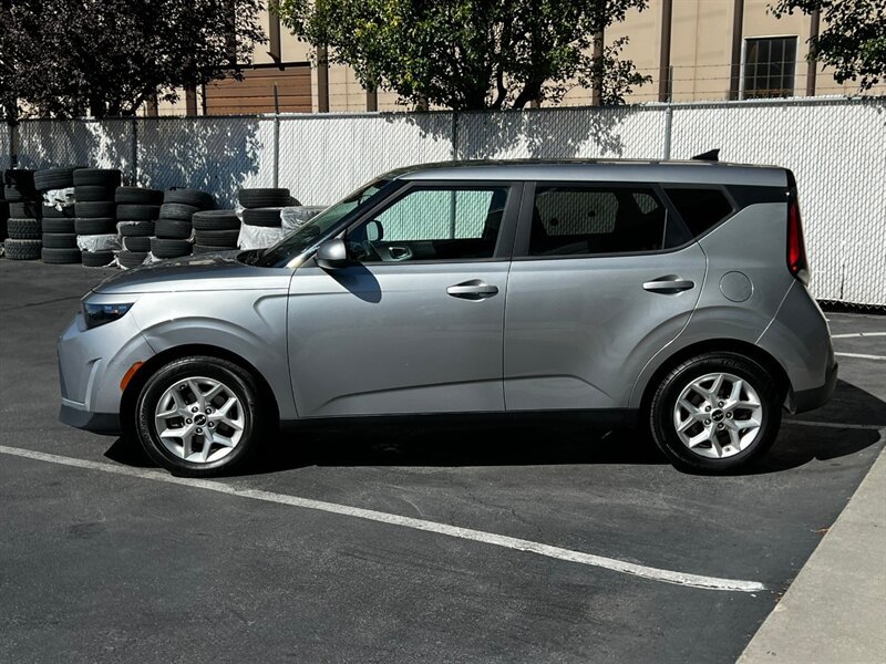 Used 2023 Kia Soul LX w/ Option Group 015 FWD image 4