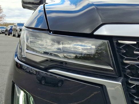 Used 2024 Cadillac Escalade Premium Luxury image 9