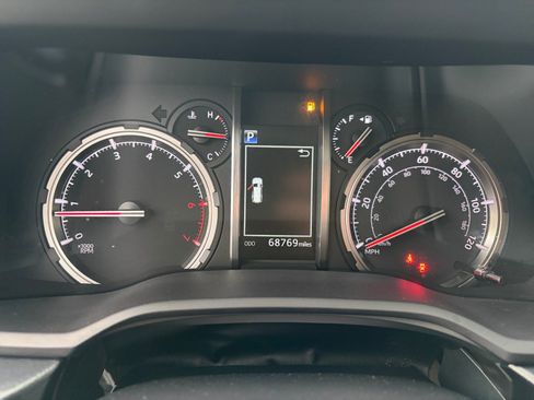 Used 2021 Toyota 4Runner Venture w/ Moonroof Package AWD/4WD image 13