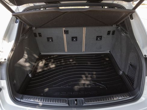 Used 2025 Porsche Macan image 30