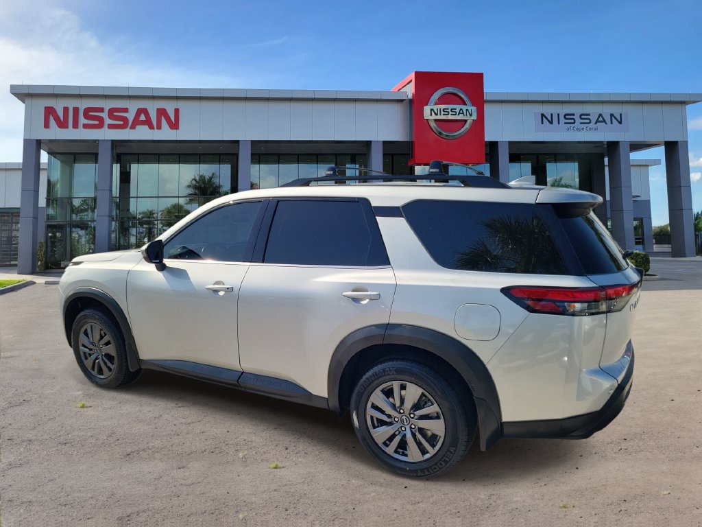 Certified 2023 Nissan Pathfinder SV FWD image 5