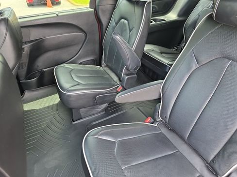 Used 2022 Chrysler Pacifica Limited w/ S Appearance Package FWD image 28