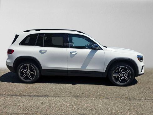 Used 2026 Mercedes-Benz GLB 250 4MATIC image 2