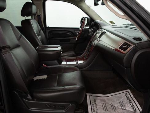 Used 2014 Cadillac Escalade Luxury AWD/4WD image 18